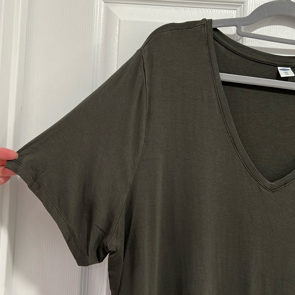 Old Navy Luxe V-Neck Tee - Picture 3 of 6